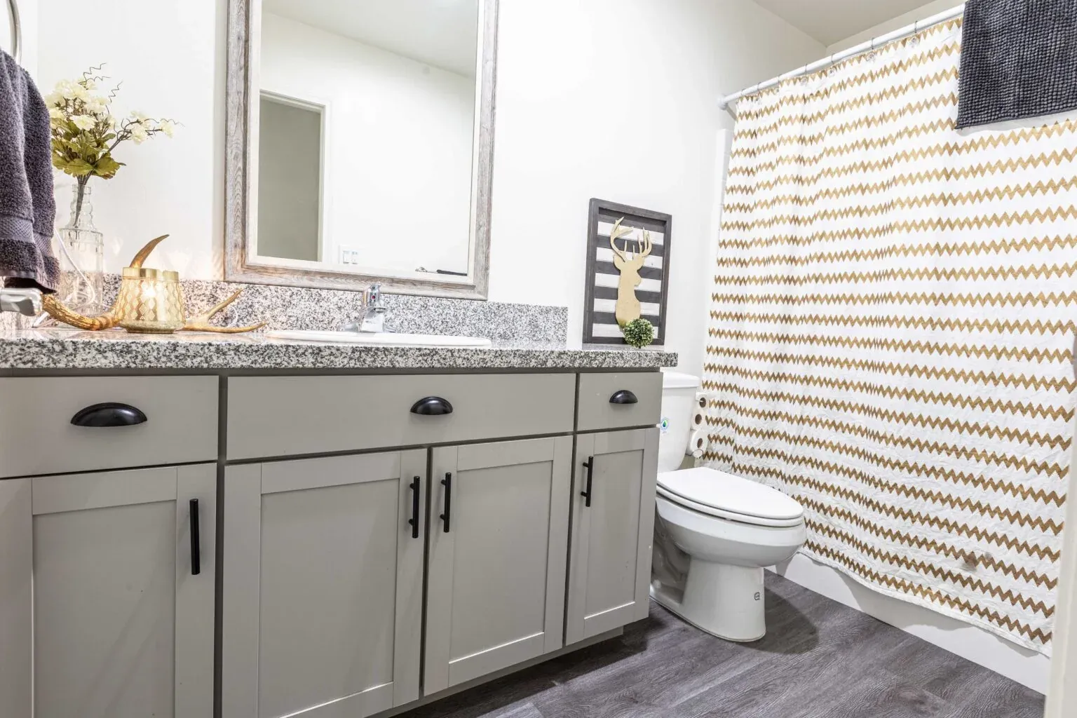 Tranquil Oasis: Bathroom 1